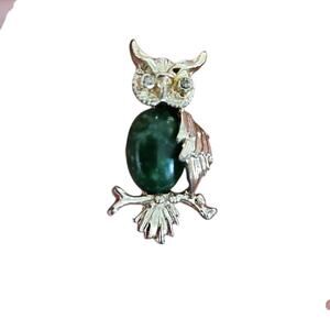 Vintage Gerry's Owl Brooch Gold Tone Green Cabochon 1.25”